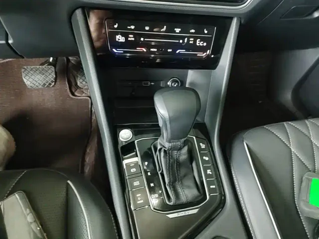 Volkswagen Tiguan L PHEV — Фото автомобиля 13