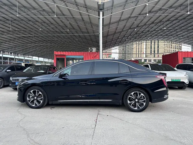 Hongqi E-QM5 — Фото автомобиля 4