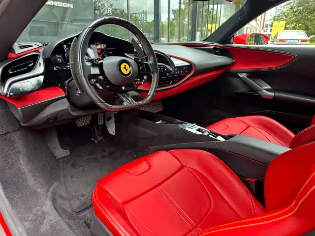 Ferrari SF90 — Фото автомобиля 8