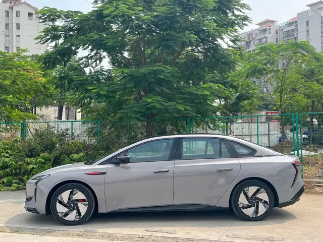 Hongqi EH7 — Фото автомобиля 3