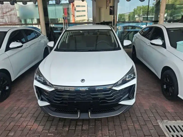 Dongfeng Yixuan — Фото автомобиля 2