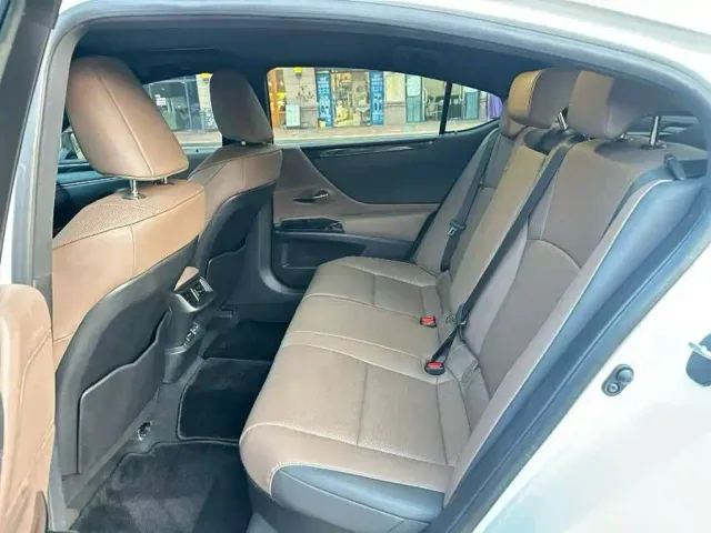 Lexus ES — Фото автомобиля 6