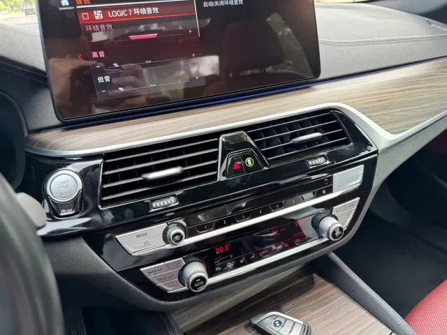 BMW 5 Series — Фото автомобиля 11