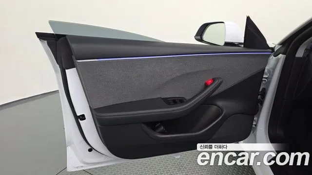 Tesla Model 3 — Фото автомобиля 13