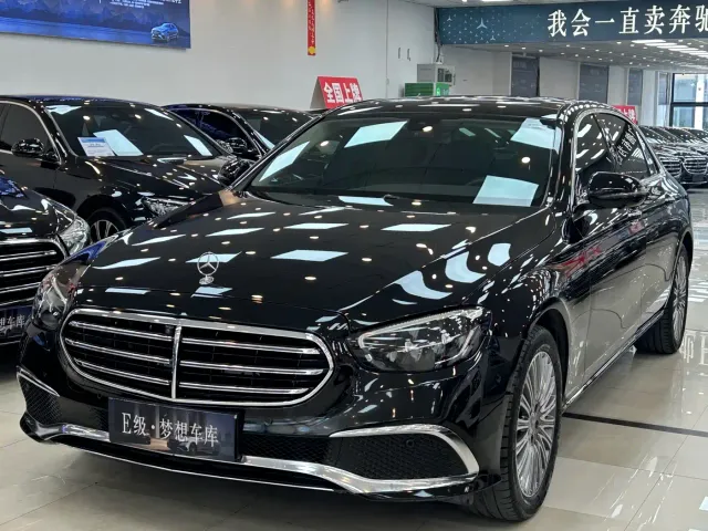 Mercedes-Benz E-Class — Фото автомобиля 2