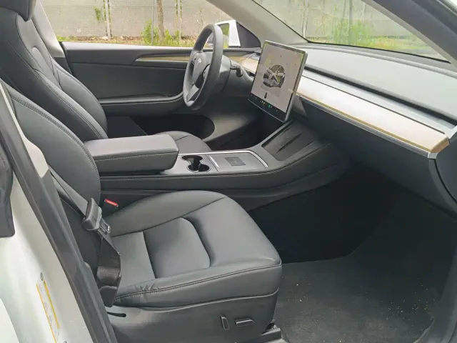 Tesla Model Y — Фото автомобиля 4