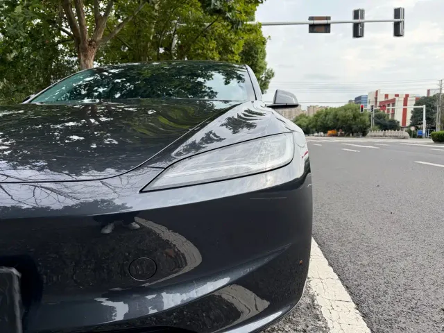 Tesla Model 3 — Фото автомобиля 17