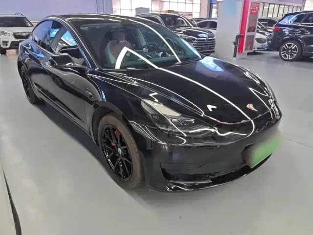 Tesla Model 3 — Фото автомобиля 3