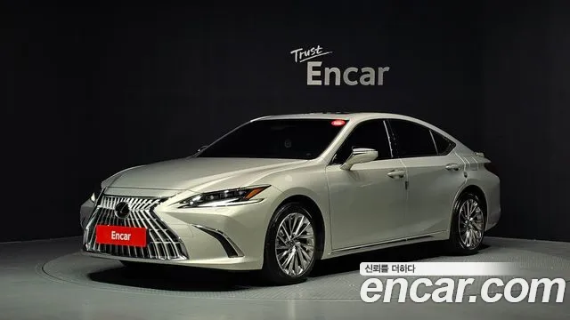 Фотография автомобиля — Lexus ES 7th Gen