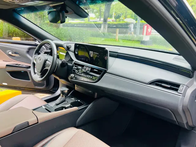 Lexus ES — Фото автомобиля 13