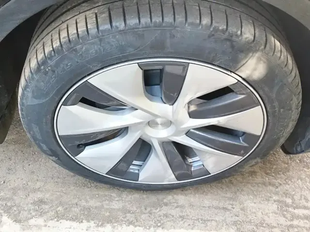 Tesla Model Y — Фото автомобиля 6
