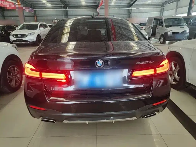 BMW 5 Series — Фото автомобиля 5