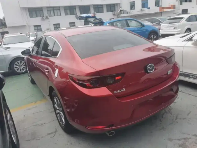 Mazda Axela — Фото автомобиля 22