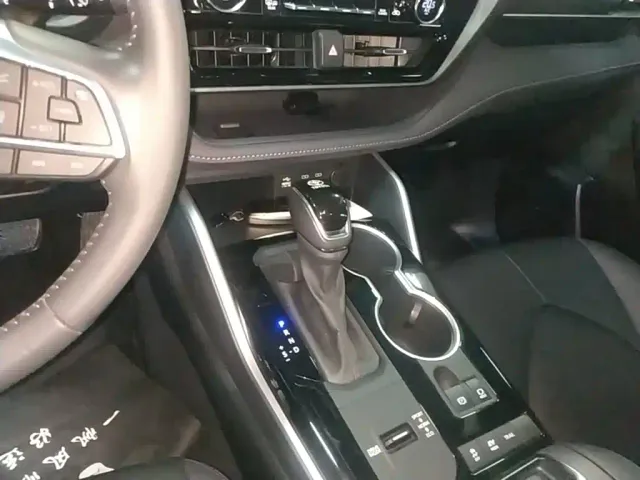 Toyota Highlander — Фото автомобиля 13