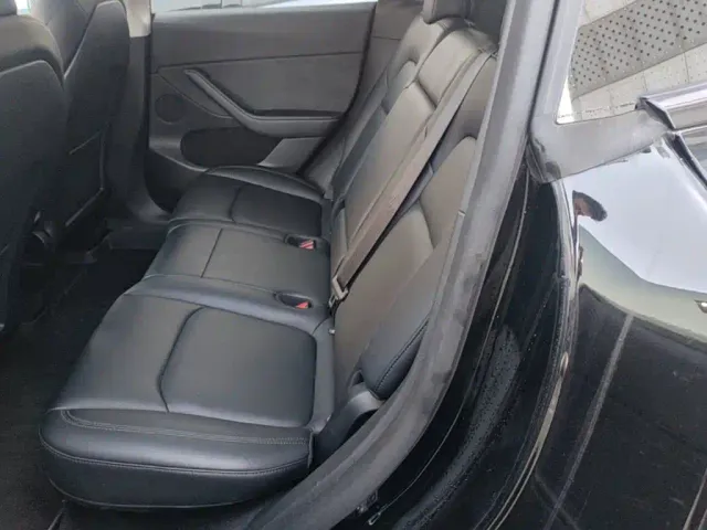 Tesla Model Y — Фото автомобиля 16