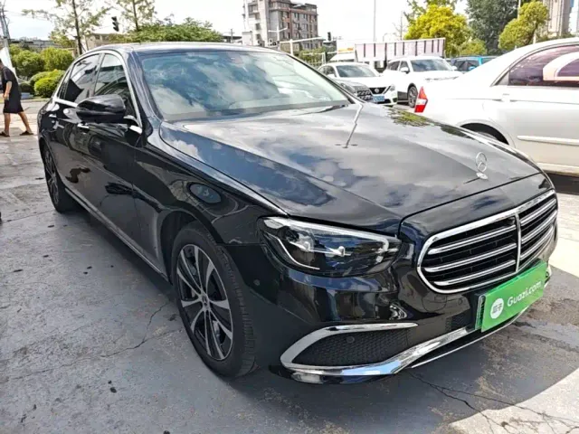 Mercedes-Benz E-Class — Фото автомобиля 3