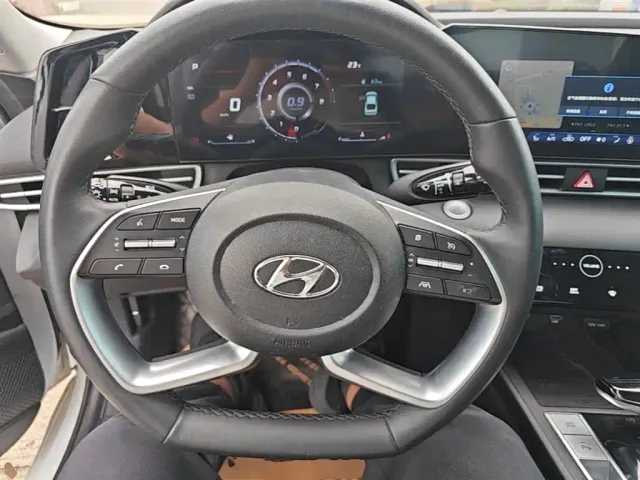 Hyundai Elantra — Фото автомобиля 10