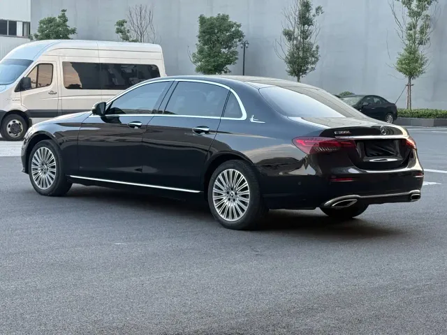Mercedes-Benz E-Class — Фото автомобиля 8