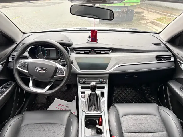 Geely Emgrand — Фото автомобиля 6