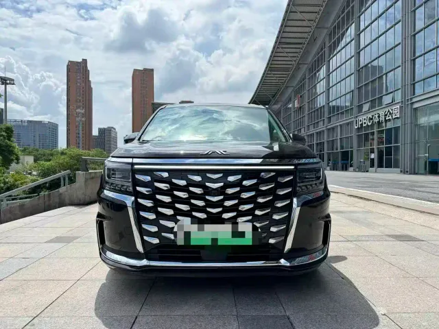 JAC Refine RF8 PHEV — Фото автомобиля 2