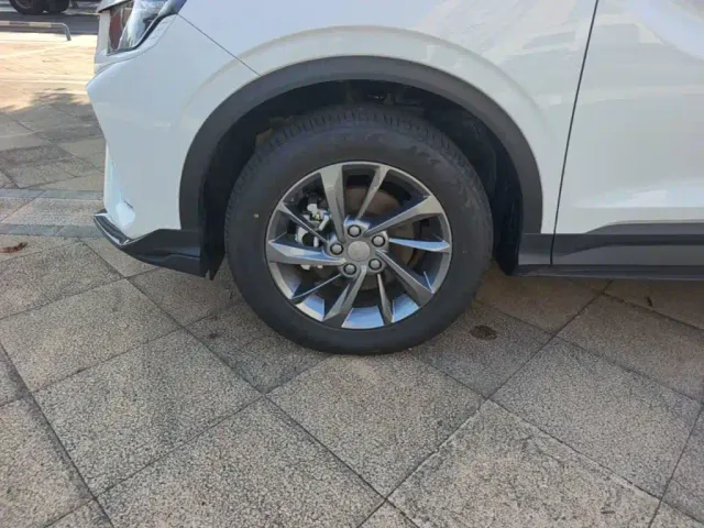 Geely Binyue — Фото автомобиля 22