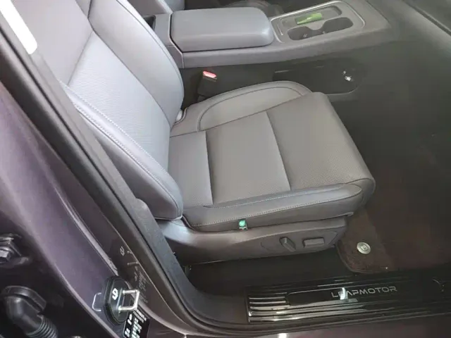 Leapmotor C10 — Фото автомобиля 24