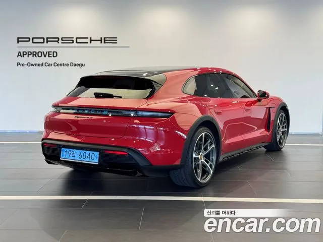 Porsche Taycan — Фото автомобиля 4