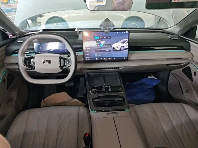 Geely Galaxy Xingyao 8 — Фото автомобиля 9