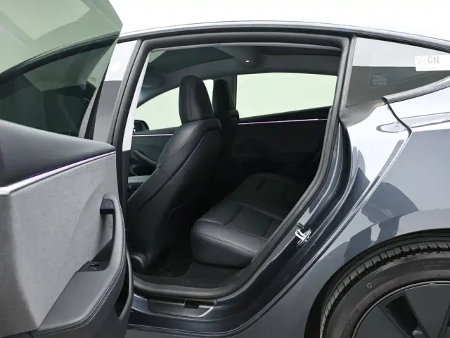 Tesla Model 3 — Фото автомобиля 12