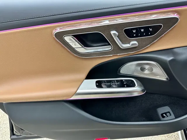 Mercedes-Benz E-Class — Фото автомобиля 20