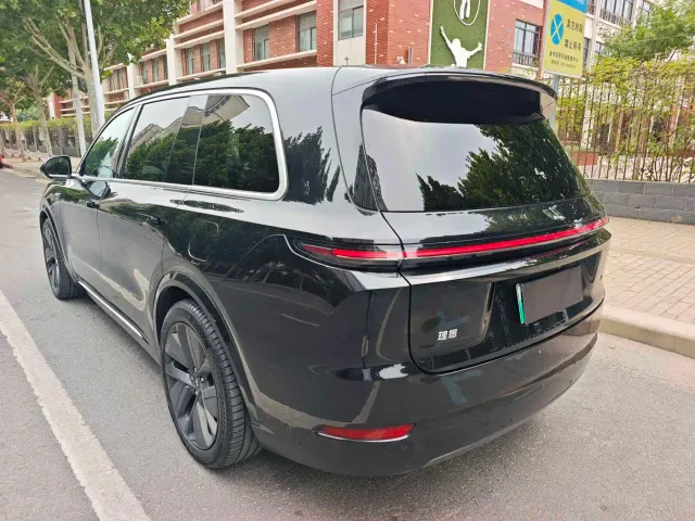 Li Auto L9 — Фото автомобиля 13