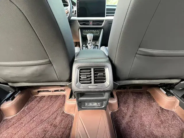 Volkswagen Tiguan L — Фото автомобиля 11