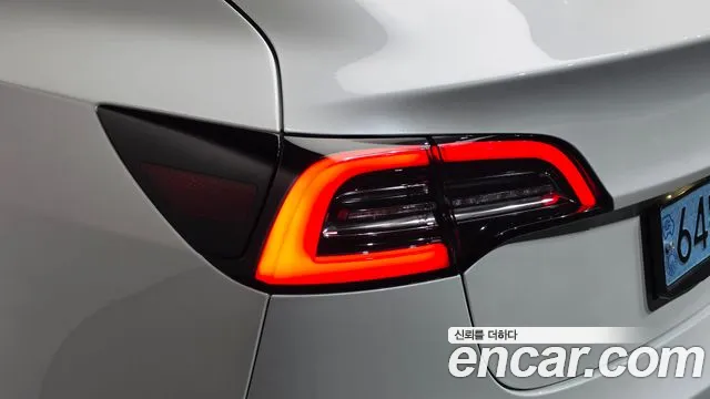 Tesla Model 3 — Фото автомобиля 8