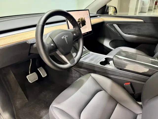 Tesla Model Y — Фото автомобиля 20
