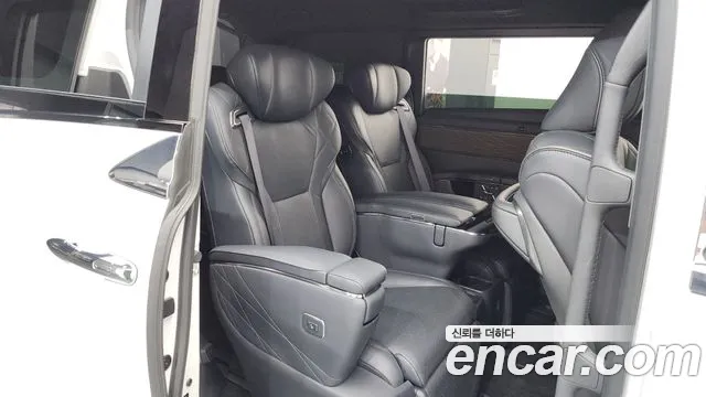 Toyota Alphard — Фото автомобиля 9