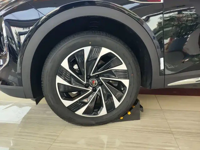 Hongqi HS7 PHEV — Фото автомобиля 22