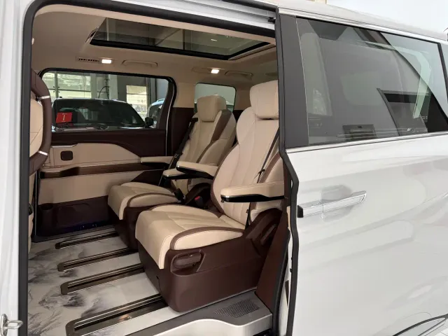 Bestune Besturn M9 — Фото автомобиля 7