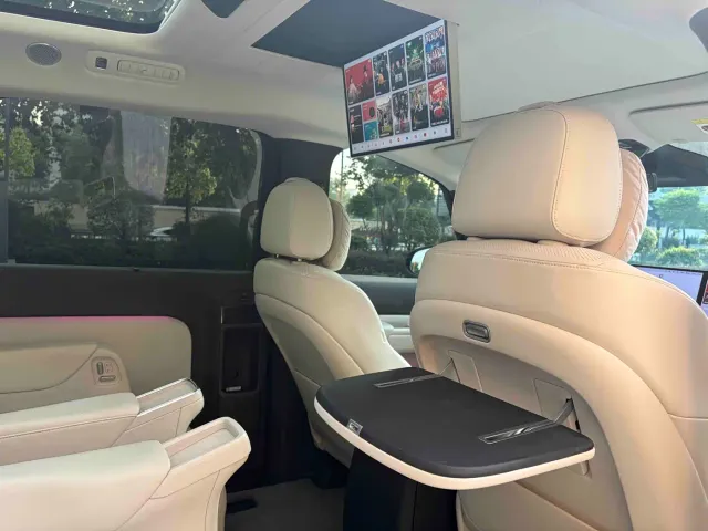 Li Auto MEGA — Фото автомобиля 15