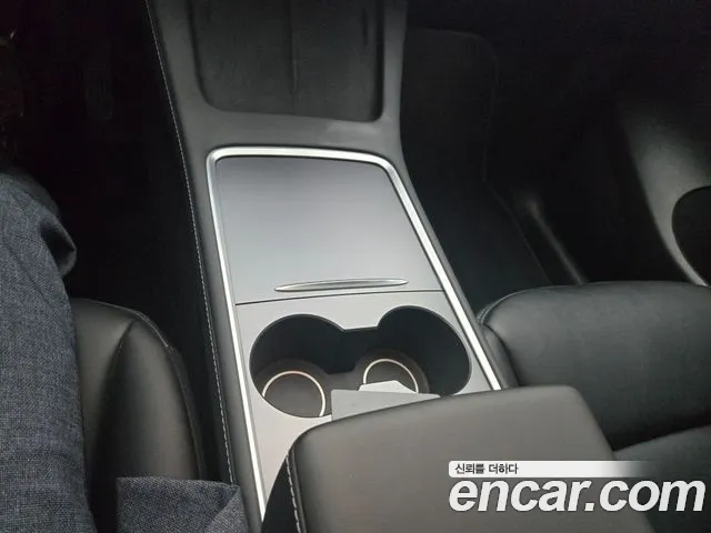 Tesla Model Y — Фото автомобиля 8