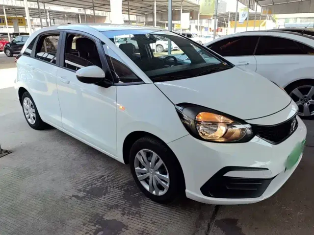 Honda Fit — Фото автомобиля 3