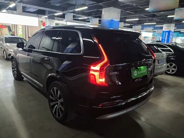 Volvo XC90 — Фото автомобиля 4