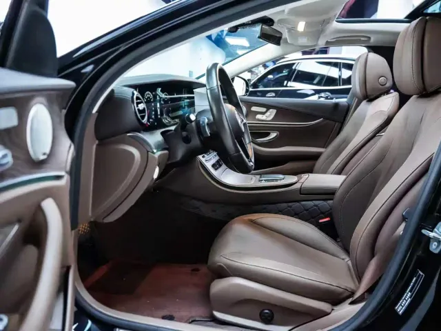 Mercedes-Benz E-Class — Фото автомобиля 4