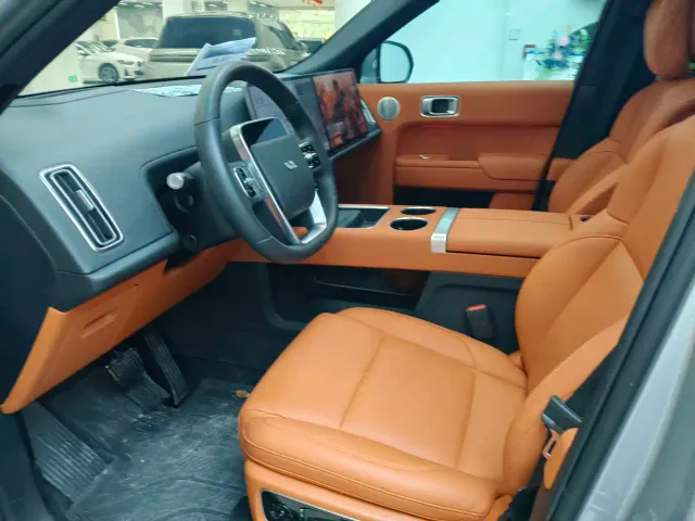 Li Auto L8 — Фото автомобиля 6