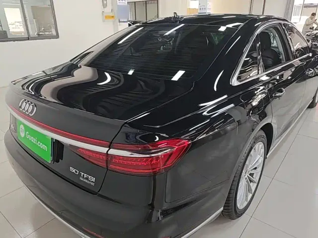 Audi A8 — Фото автомобиля 6