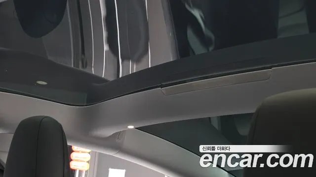Tesla Model 3 — Фото автомобиля 18