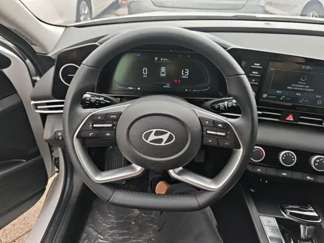Hyundai Elantra — Фото автомобиля 10