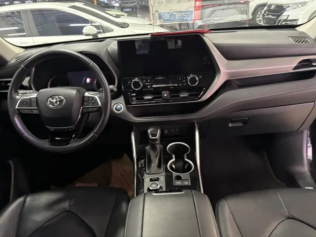 Toyota Highlander — Фото автомобиля 4
