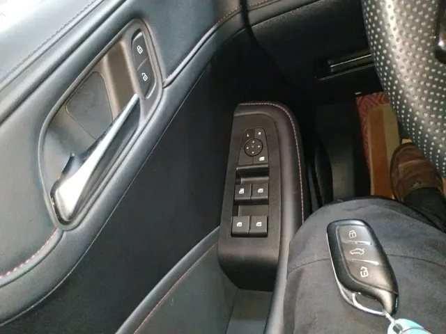 Roewe i5 — Фото автомобиля 8