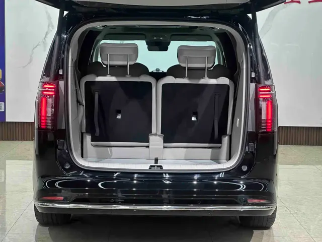 Volvo EM90 — Фото автомобиля 7