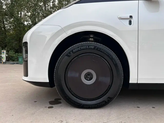 Li Auto MEGA — Фото автомобиля 10